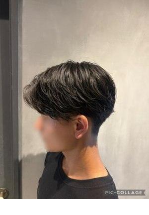 朝のセットが楽なナチュラルフェザーパーマ自然な毛流れでスタイ